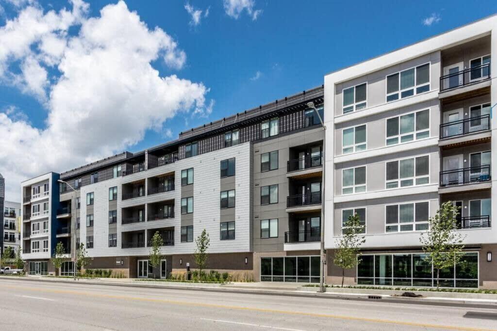 Mid-Century Modern Studio Cozysuites Downtown Indianapolis Exterior photo